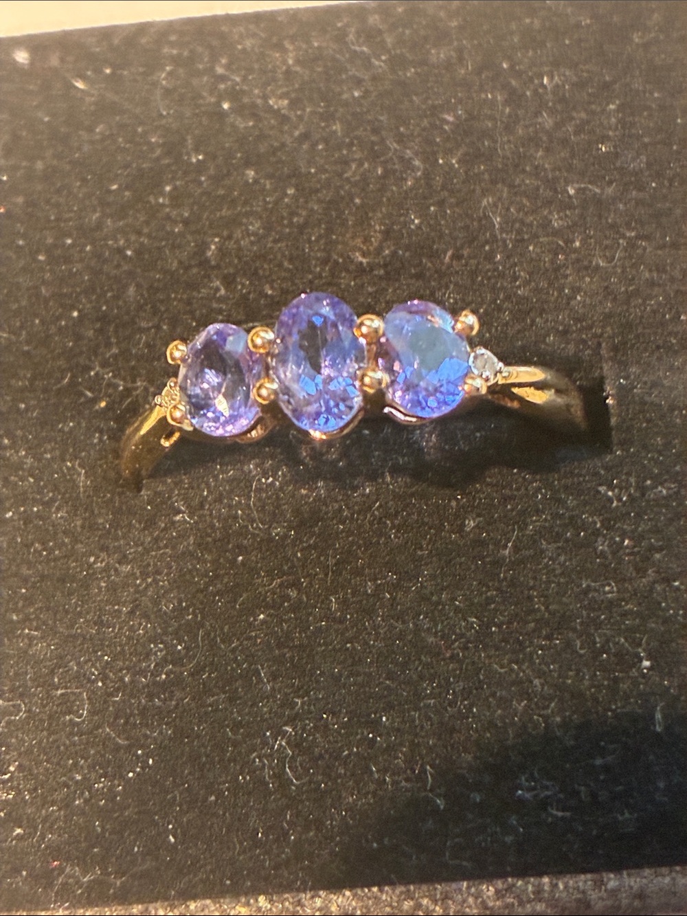 10K Gold Ring with Three Tanzanite Oval Stones. 1.85 Grams. Size 10